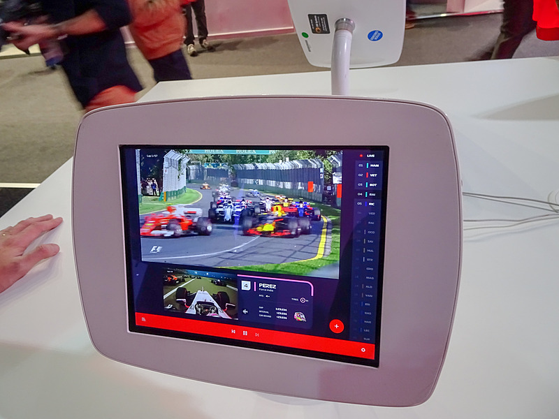 メインのレースカメラと1人のドライバーのオンボードカメラという表示も可能