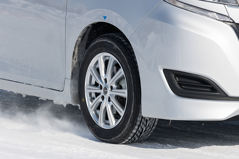 BluEarth Winter（V905）を装着したノアのスノー路面走行