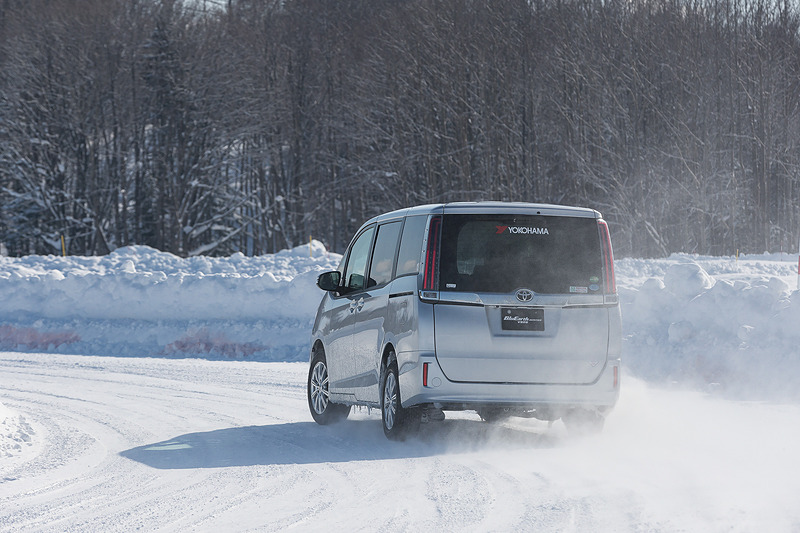 BluEarth Winter（V905）を装着したノアのスノー路面走行
