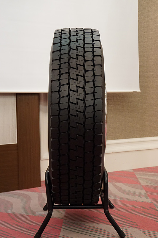 トラック・バス用オールシーズンタイヤ「710R」