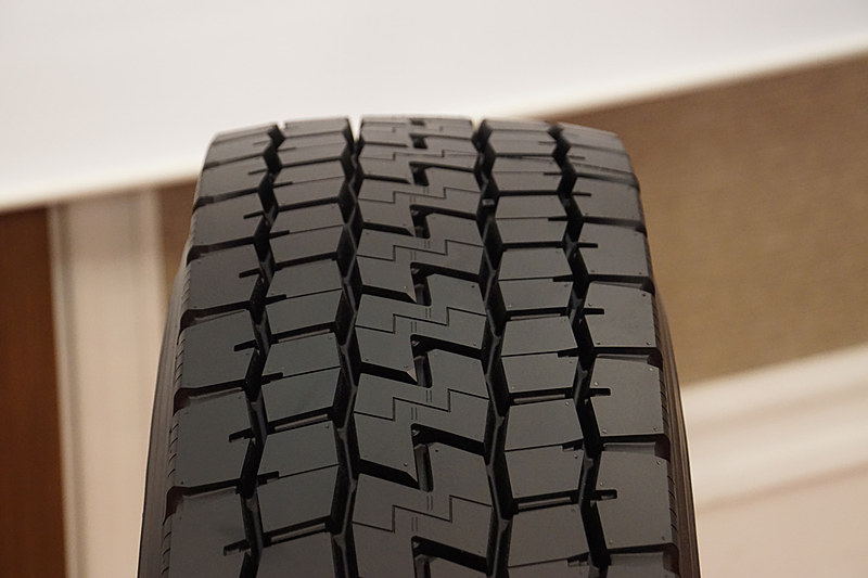 トラック・バス用オールシーズンタイヤ「710R」