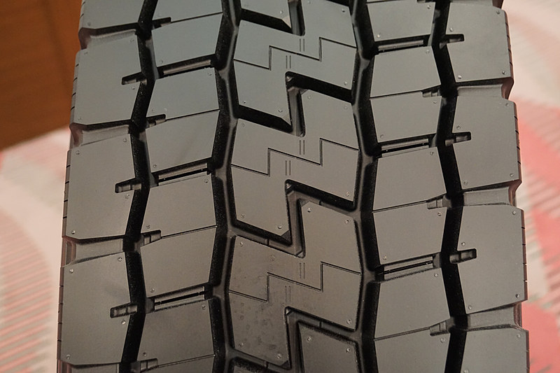 トラック・バス用オールシーズンタイヤ「710R」