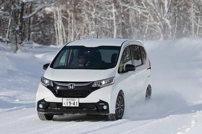 ノーマルモデル（左）と乗り比べ。Modulo Xの狙いを探る