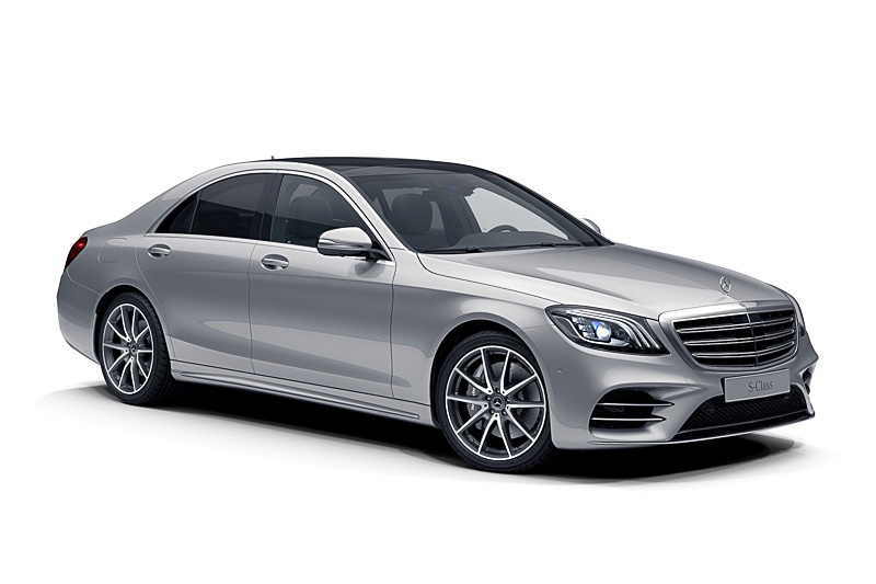 S 450。ボディサイズは5125×1899×1493mm（全長×全幅×全高。スペックは欧州参考値）で、ホイールベースは3015mm。S 450 エクスクルーシブのボディサイズもS 450に準じたものとなる