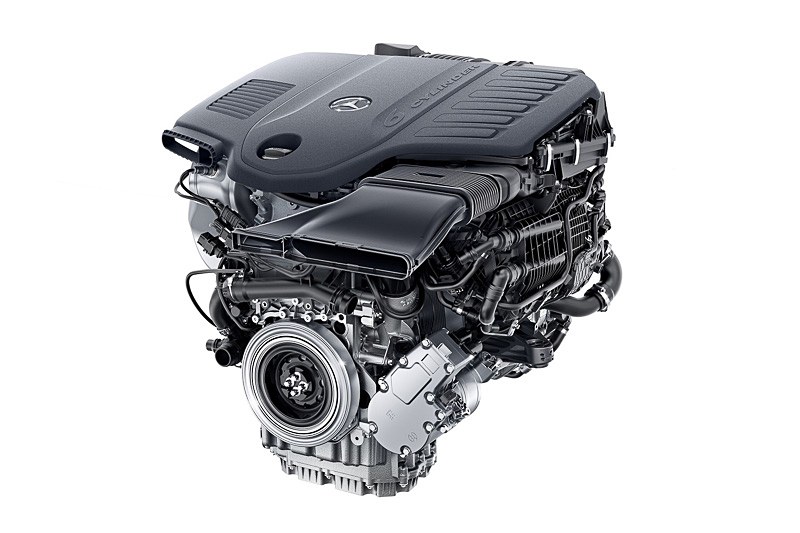 最高出力270kW（367PS）/5500-6100rpm、最大トルク500Nm（51.0kgm）/1600-4000rpmを発生する直列6気筒DOHC 3.0リッター直噴ターボエンジン「M256」型。メルセデス・ベンツとして1997年以来約20年ぶりの直列6気筒エンジンの採用となる