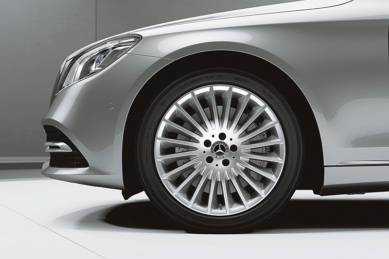 S 450 エクスクルーシブに標準装備される「19インチマルチスポークアルミホイール」