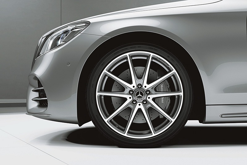 全車にオプション設定される「20インチAMG10スポークアルミホイール」