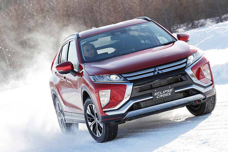 新型エクリプス クロス雪上での走行