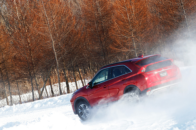 新型エクリプス クロス雪上での走行
