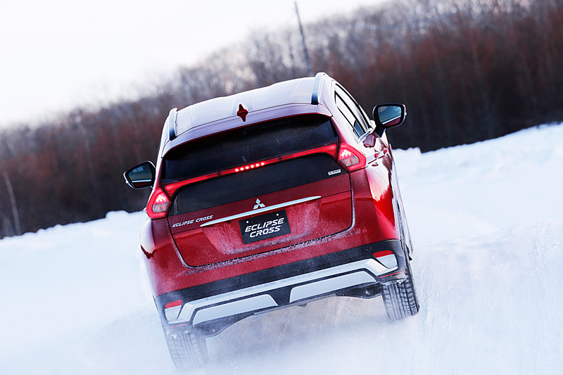 新型エクリプス クロス雪上での走行