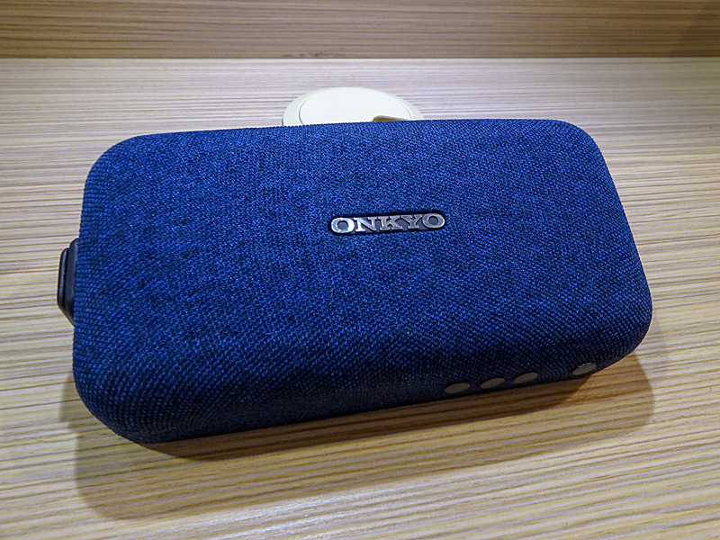 MWC 2018のオンキヨーブースではブルー版が展示されていた