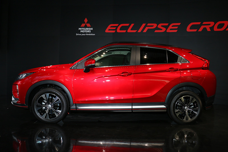 車両重量は2WD（FF）車が1460kg～1480kg、4WD車が1530kg～1550kg