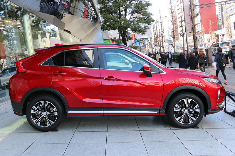 車両重量は2WD（FF）車が1460kg～1480kg、4WD車が1530kg～1550kg