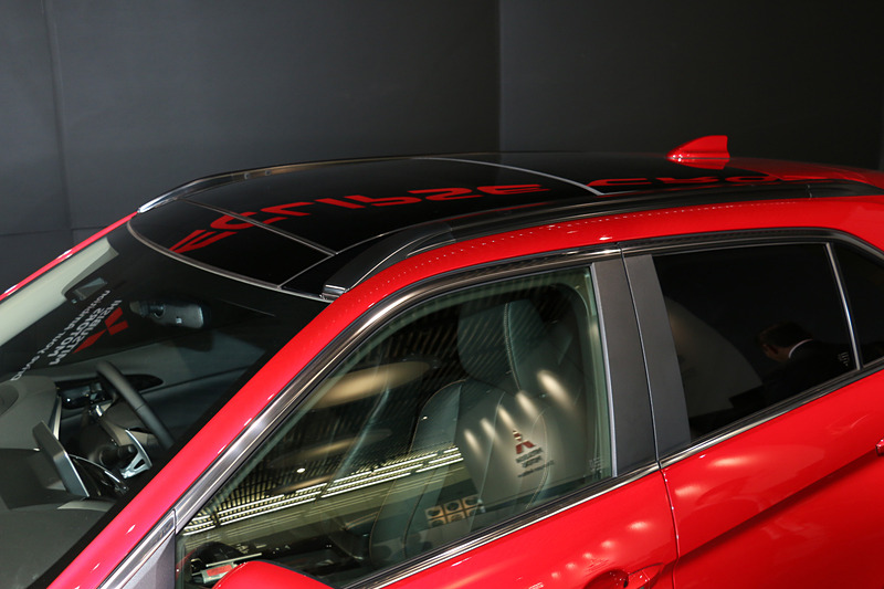 GとG Plus Packageに設定される「電動パノラマサンルーフ」をオプション装着した場合、ルーフに光輝ブラック塗装が施される。純正状態はボディ同色