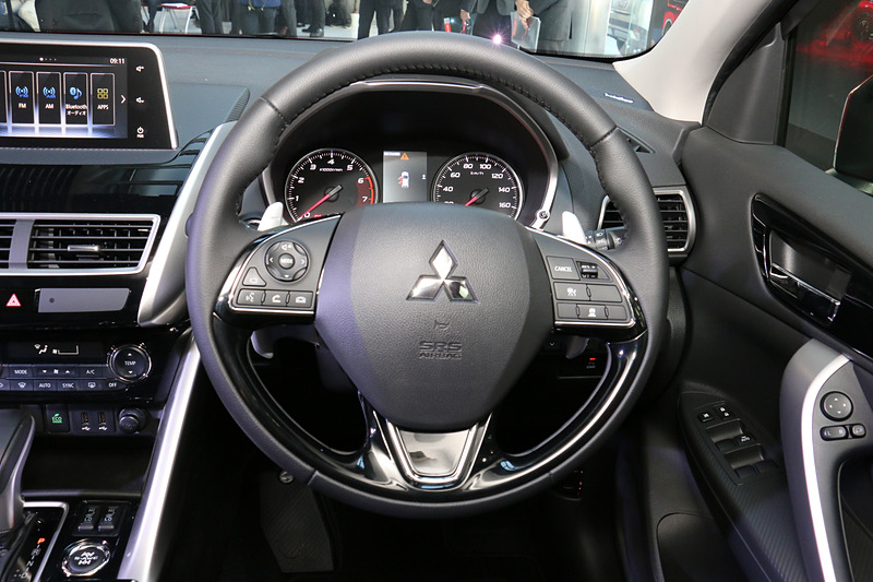 本革巻ステアリング＋本革巻シフトノブは全車標準装備