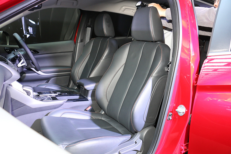 GとG Plus Packageは本革シートをオプション選択可能。インテリアカラーは全車ブラック