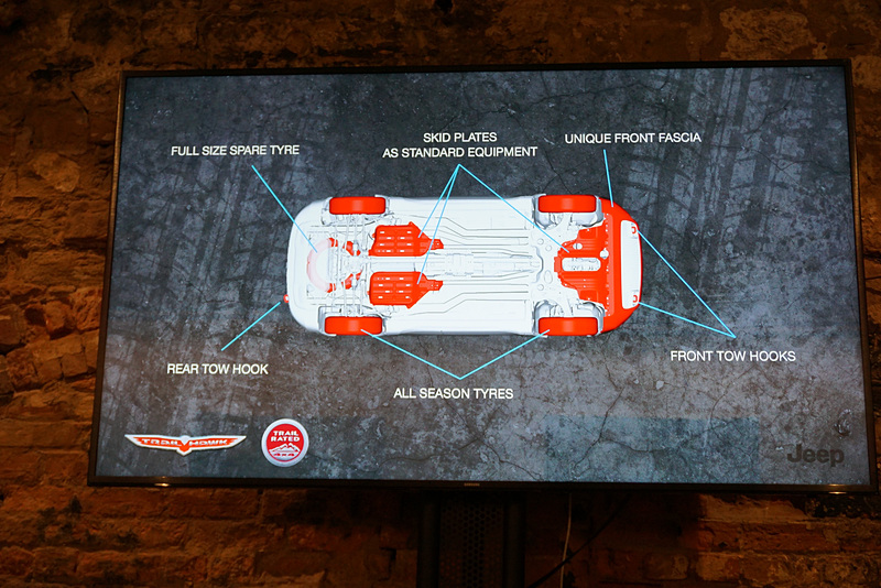 ハイエンドモデルとなる「Trailhawk」は、専用の4WD制御システムやオフロード走行に適したスキッドプレートを装備する。エンジンは、2.4リッターのガソリンモデルと2.0リッターのディーゼルモデルを用意
