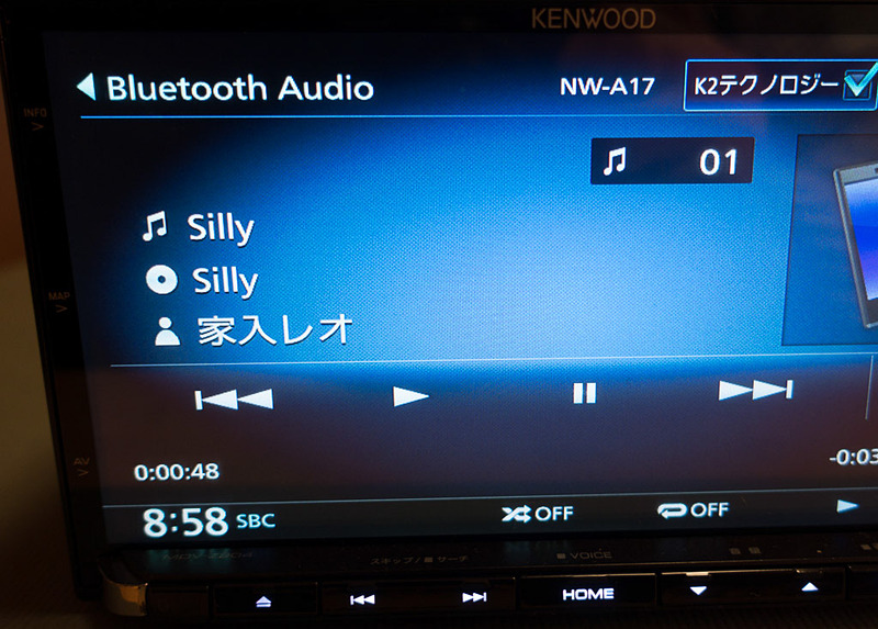 写真はBluetooth標準の「SBC」で接続されているが、左下の時計表示の右に接続中のコーデックが表示されてLDAC接続が確認できる。このような細かな配慮は秀逸だ