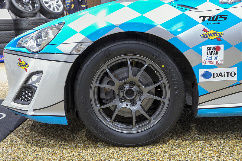 水谷選手の86ではブリヂストン製タイヤ「ポテンザ RE-12D」を装着。シートはリクライニング式バケットシート