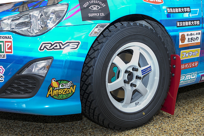 塚本・寺田ペアの86。イニシャルDとコラボしたボディグラフィック