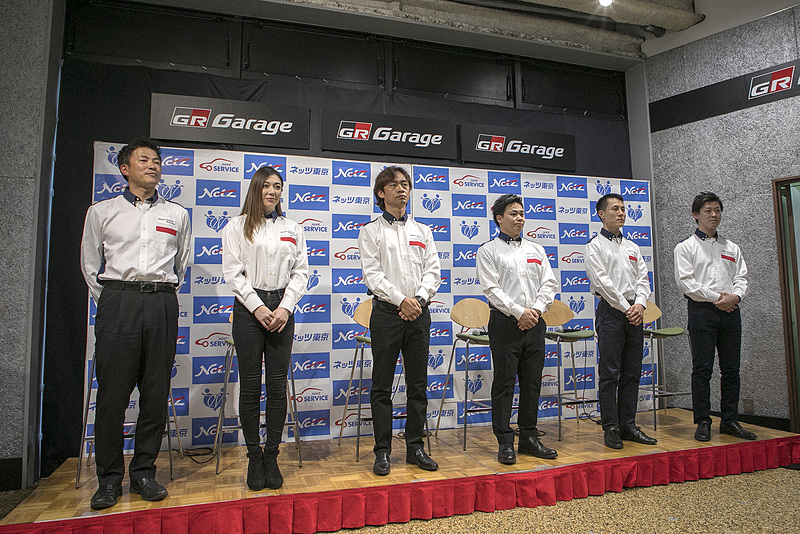 ステージに各ドライバーが登場。ディーラーチームと思えないほど豪華な顔ぶれ