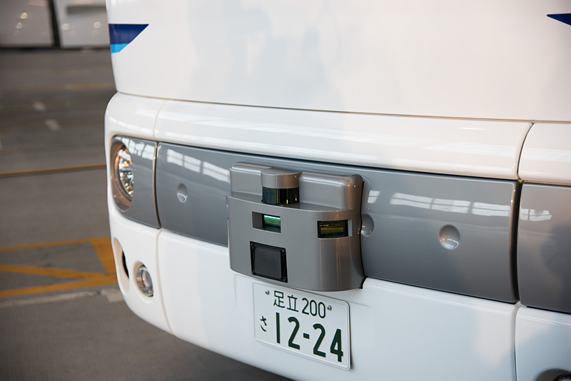 日野「ポンチョ」には、各所にLiDARやカメラが増設されている