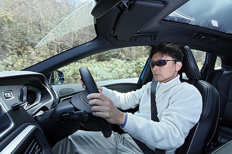 モータージャーナリストの桂伸一氏