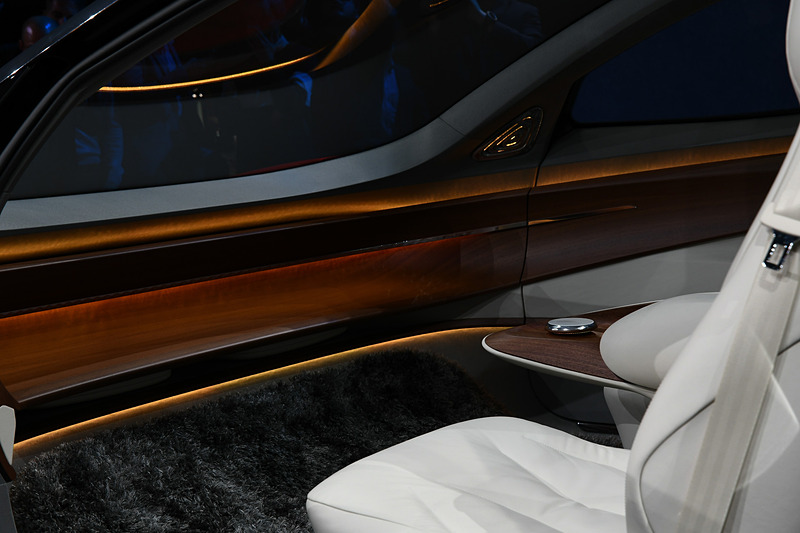 I.D.VIZZIONのインテリア。ステアリングホイールが装備されていない