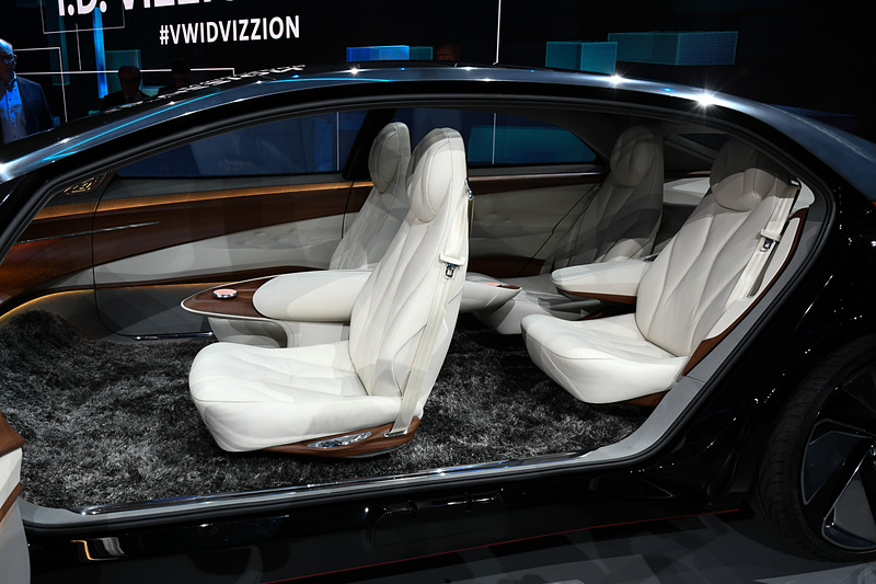 I.D.VIZZIONのインテリア。ステアリングホイールが装備されていない