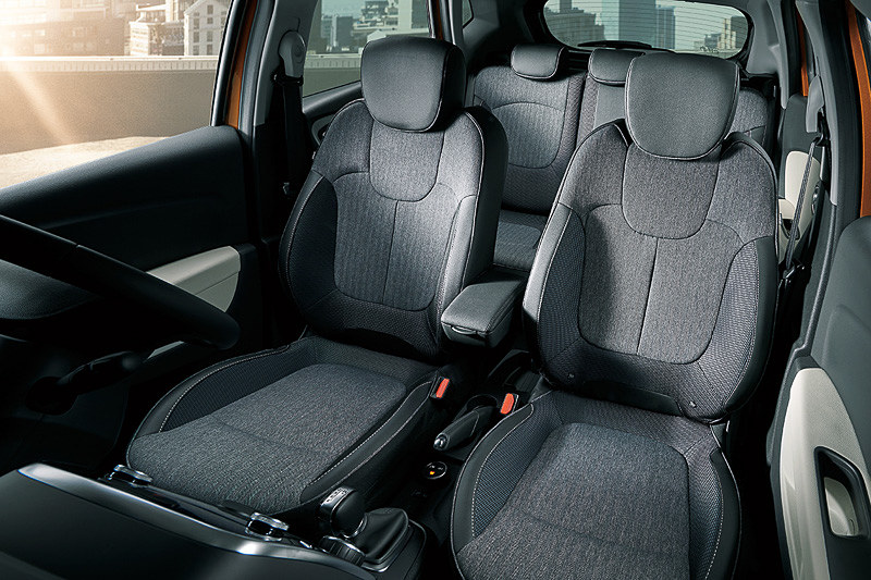 グレーファブリックシートのインテリア