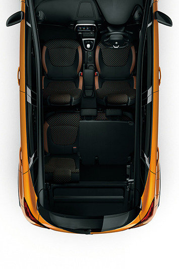 リアシートは6：4分割可倒式