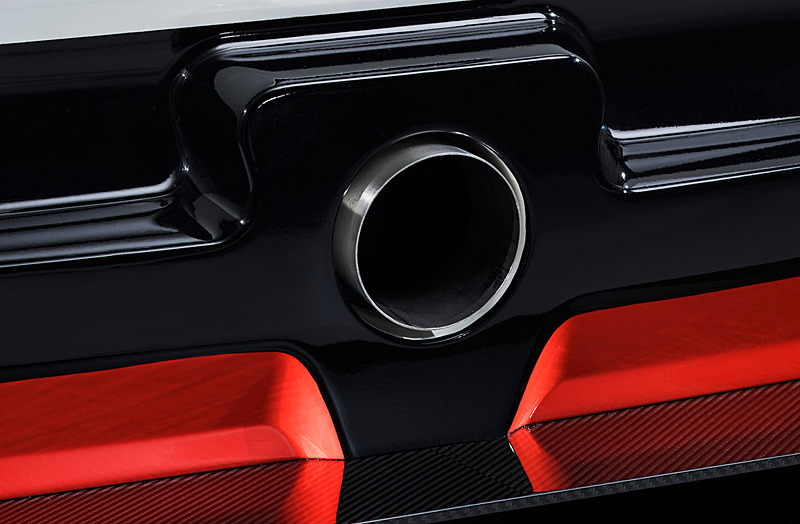 サスペンションやホイール、タイヤ、ブレーキなどはレース専用部品。タイヤサイズはフロントが30/68-18、リアが31/71-18