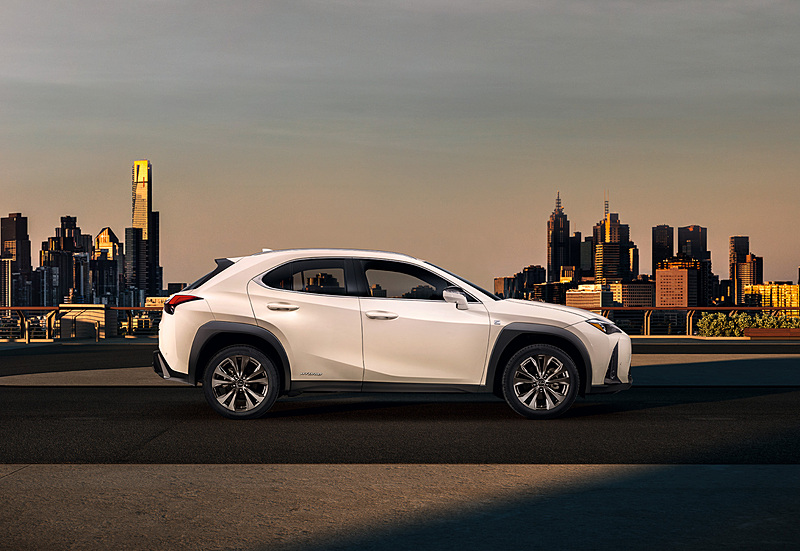 UX250h “F SPORT”