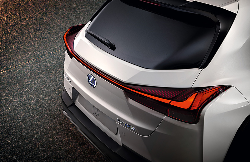 UX250h “F SPORT”