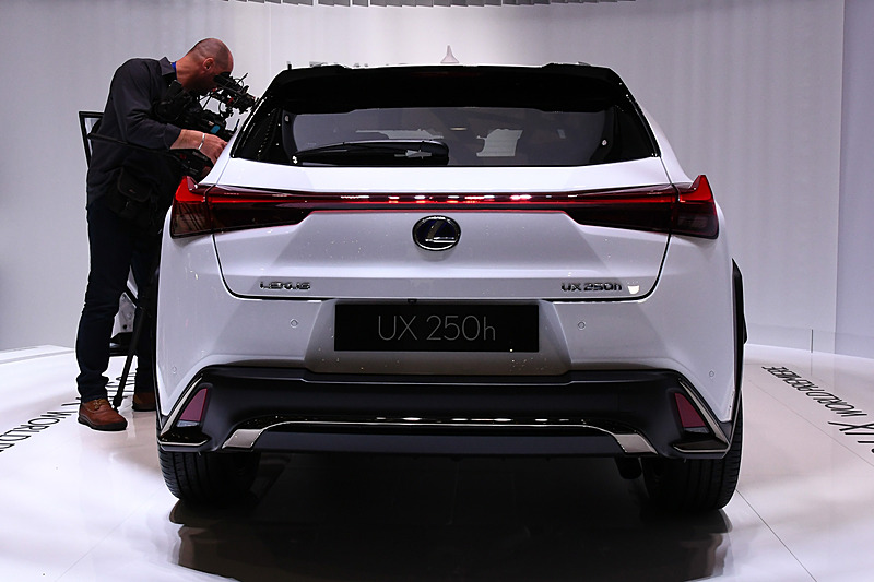 レクサス「UX 250h」