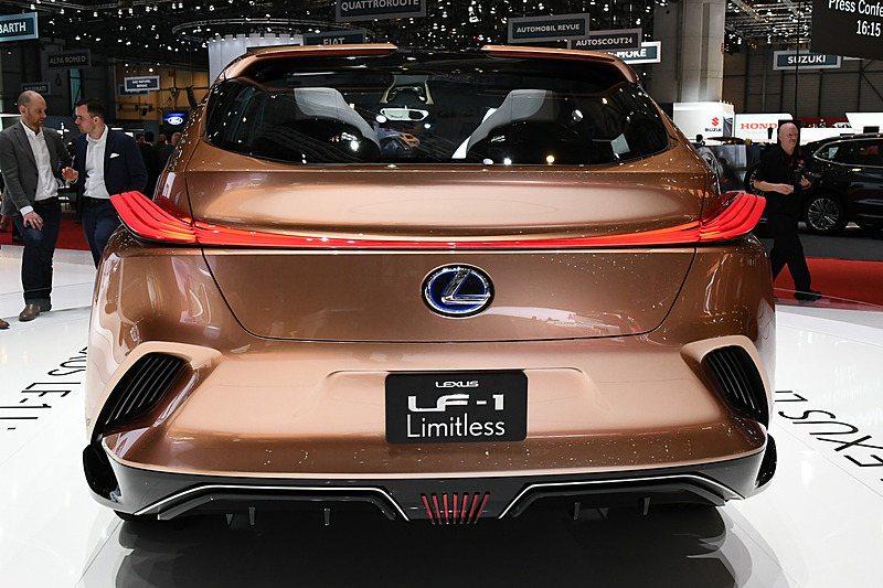 レクサスブースに展示された「LF-1 Limitless」