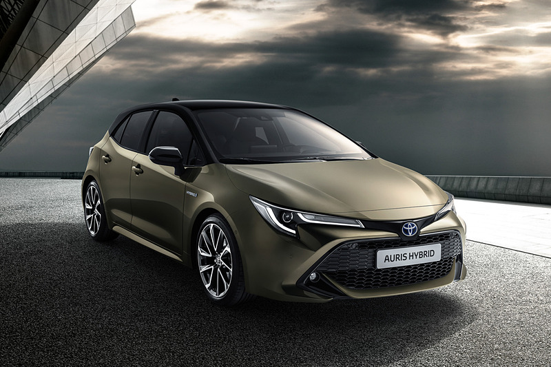 新型オーリスのパワートレーンは、1.2リッターのガソリンエンジンのほか、122HPを発生する1.8リッターと180HPを発生する2.0リッターのハイブリッドを設定