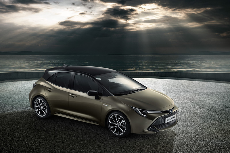 新型オーリスは全長は40mm長く、全幅は30mm広く、全高は25mm低くなった