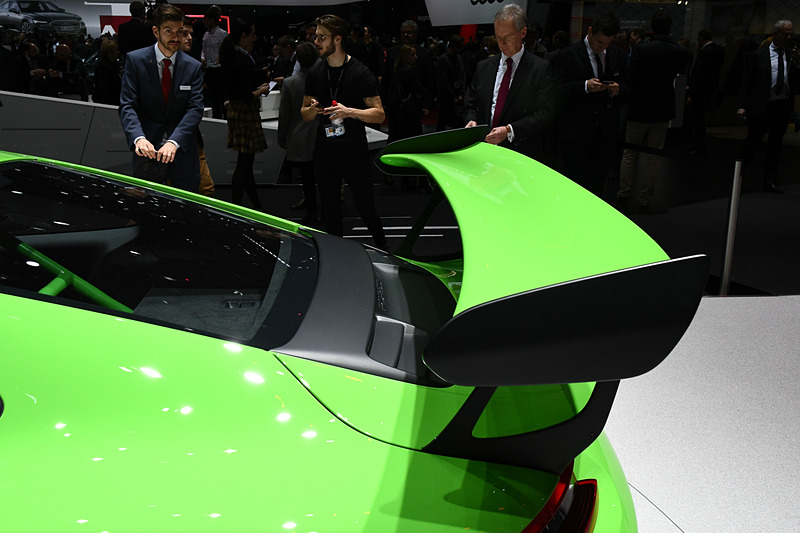 0-100km/h加速3.2秒、最高速312km/hのスペックを誇る911 GT3 RS