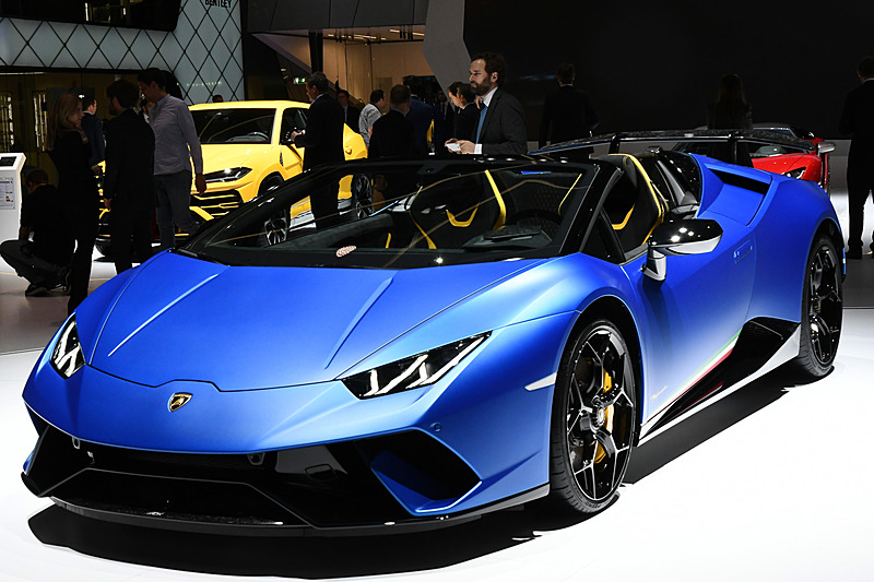 ジュネーブショー会場で公開された「ウラカン・ペルフォルマンテ・スパイダー」