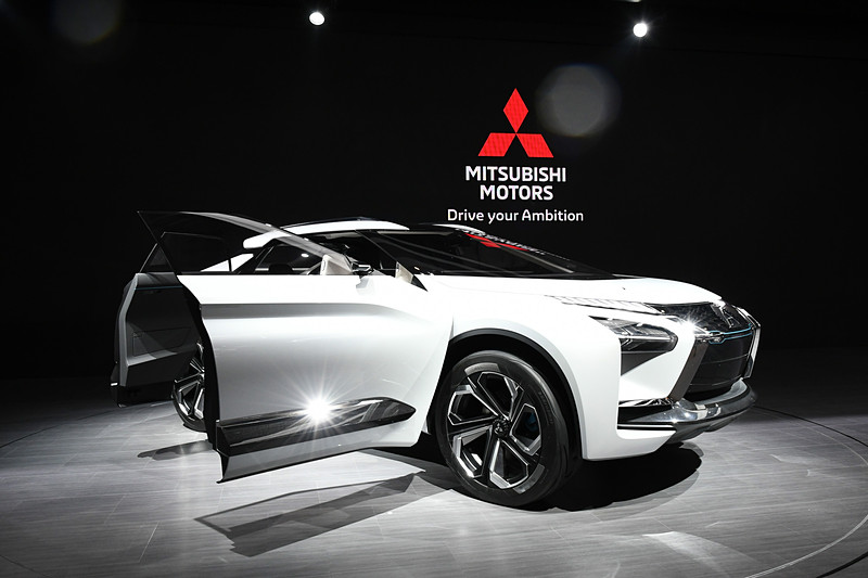 欧州初披露となった「トリプルモーター4WD」のコンセプトカー「MITSUBISHI e-EVOLUTION CONCEPT」