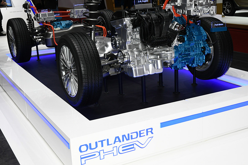 エンジン排気量が2.4リッターに拡大され、PHEVシステムも大幅刷新された