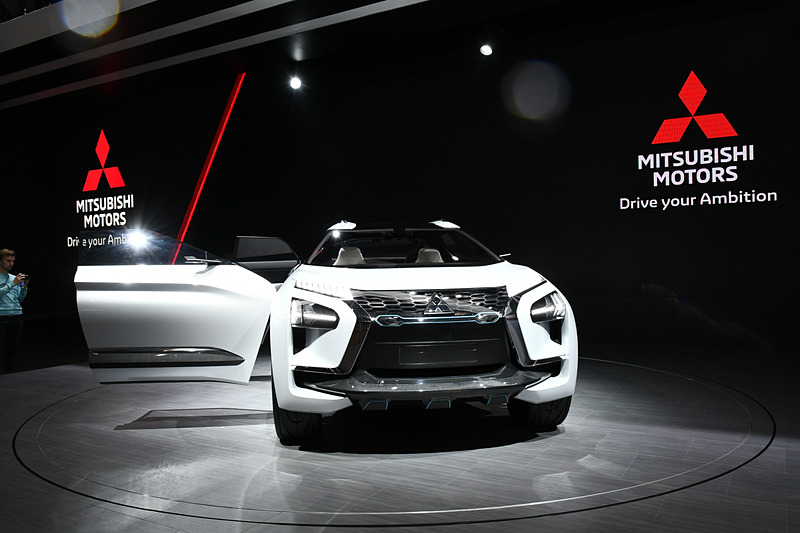 モーターをフロントに1基、リアに2基搭載するトリプルモーター4WDを採用