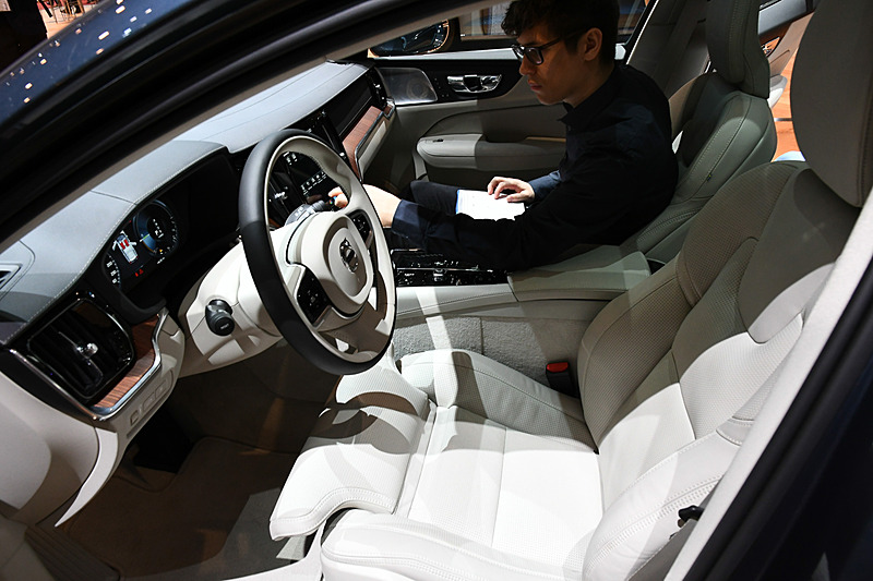 V60 PHVモデルのインテリア