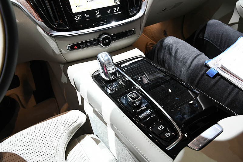 V60 PHVモデルのインテリア