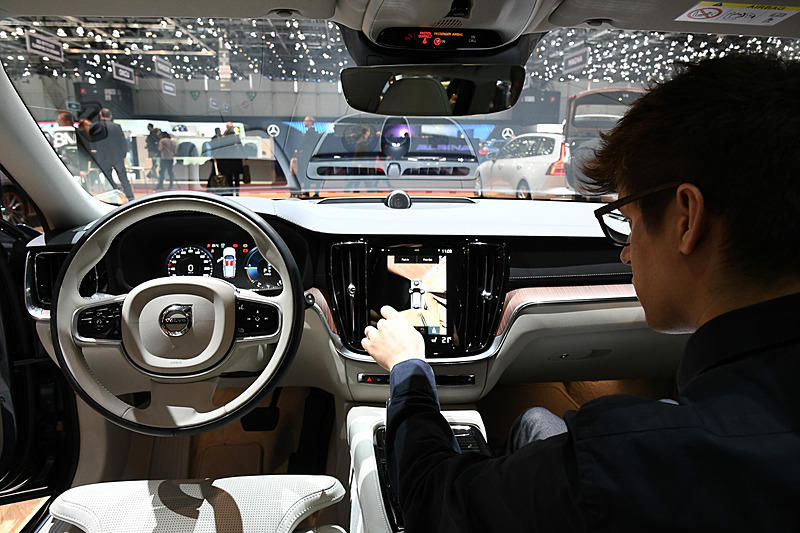 V60 PHVモデルのインテリア