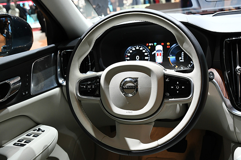 V60 PHVモデルのインテリア