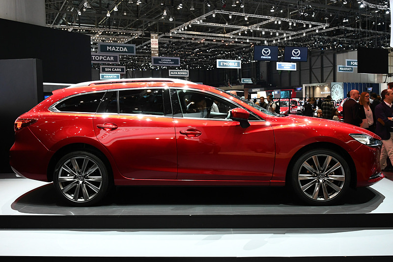 世界初公開された商品改良版「Mazda6（日本名：アテンザ）」ワゴンモデル