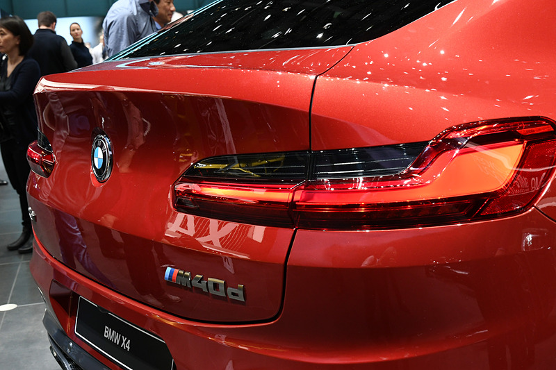 リアハッチまで連続するリアコンビネーションランプにもLEDを使っている