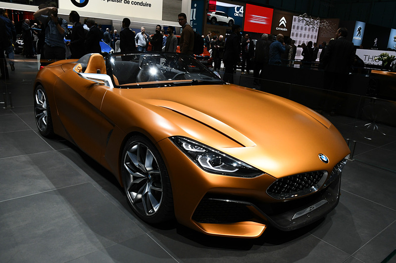 BMWブースでは2017年9月に開催された「フランクフルトショー 2017」で公開された「コンセプト Z4」も車両展示